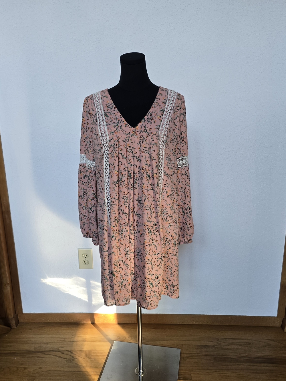 Collective Concepts Dusty Pink Floral Lace-Trim Long Sleeve Dress